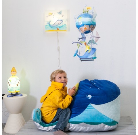 Mobile poétique Groz énorme la Baleine bleue.