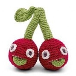 Le hochet double les Soeurs Cerise, crocheté main et en coton bio certifié GOTS